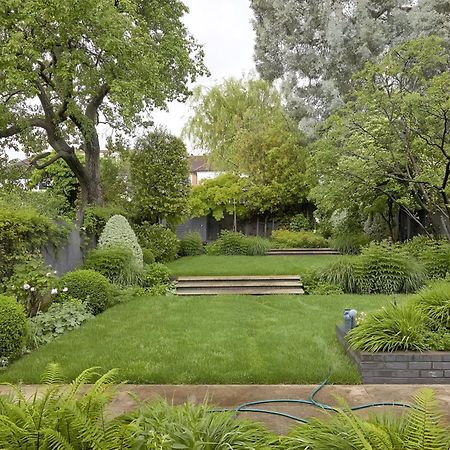 Unwind In Style 2Br With Cozy Backyard For Groups Apartment Londra Exterior foto