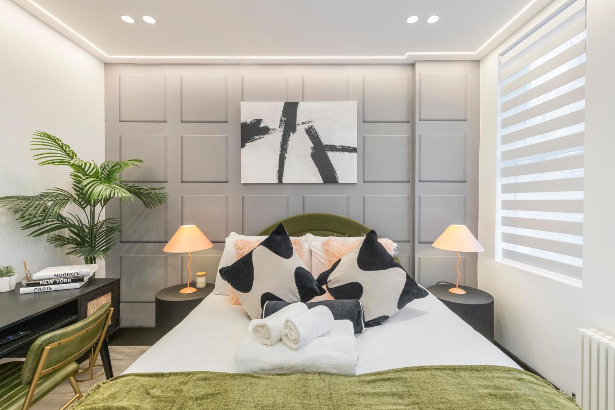 Unwind In Style 2Br With Cozy Backyard For Groups Apartment Londra Exterior foto