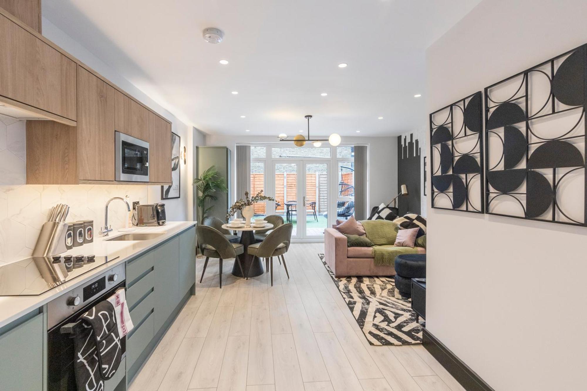 Unwind In Style 2Br With Cozy Backyard For Groups Apartment Londra Exterior foto