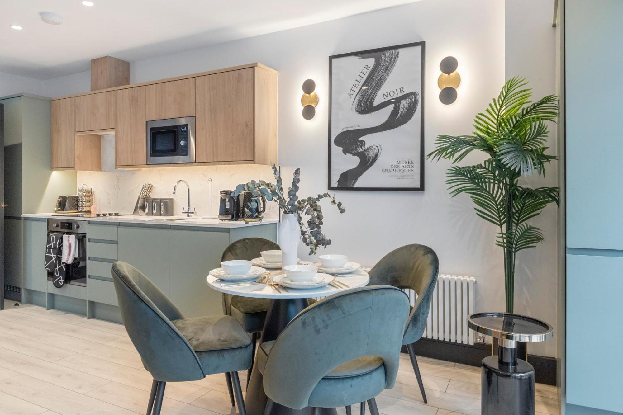 Unwind In Style 2Br With Cozy Backyard For Groups Apartment Londra Exterior foto